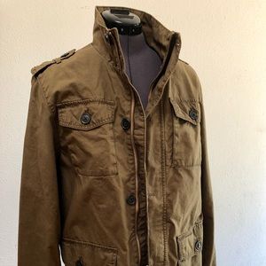 Old navy men vest. Perfect condition like new.